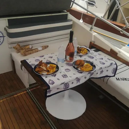 Marghe Bateau-hôtel *